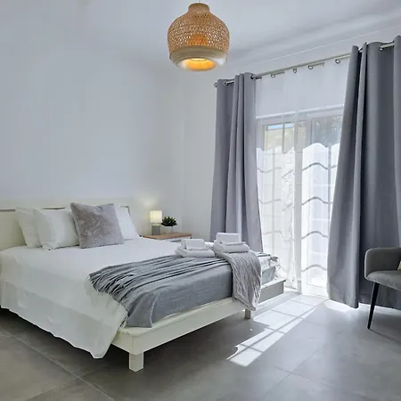 Casa Caravela - Spacious Villa, Sunny Swimming Pool & Bbq בית נופש