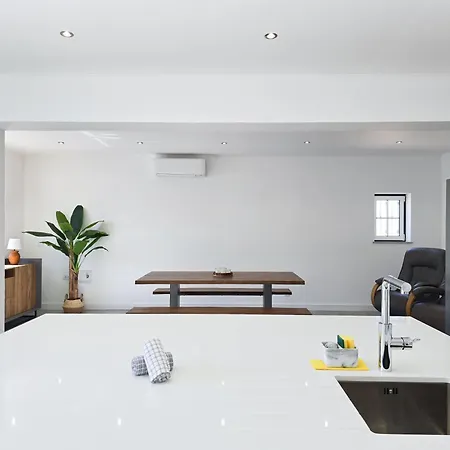 בית נופש Casa Caravela - Spacious Villa, Sunny Swimming Pool & Bbq לגואה