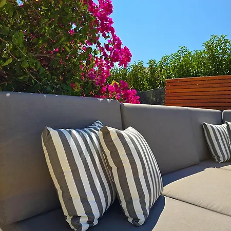 Casa Caravela - Spacious Villa, Sunny Swimming Pool & Bbq בית נופש