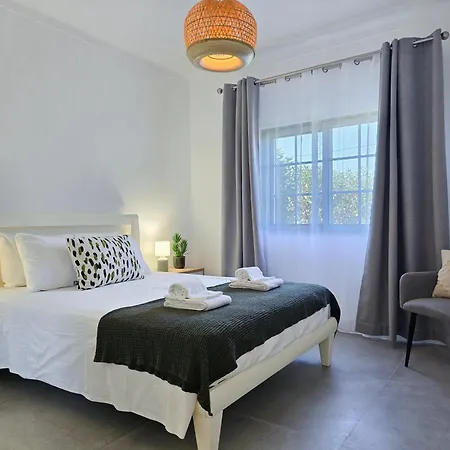 Casa Caravela - Spacious Villa, Sunny Swimming Pool & Bbq *