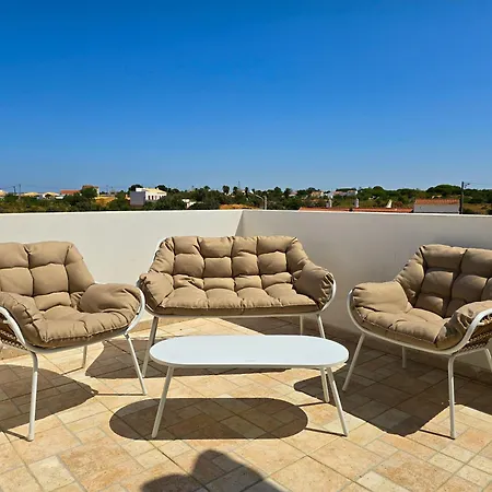 Дом отдыха Casa Caravela - Spacious Villa, Sunny Swimming Pool & Bbq *