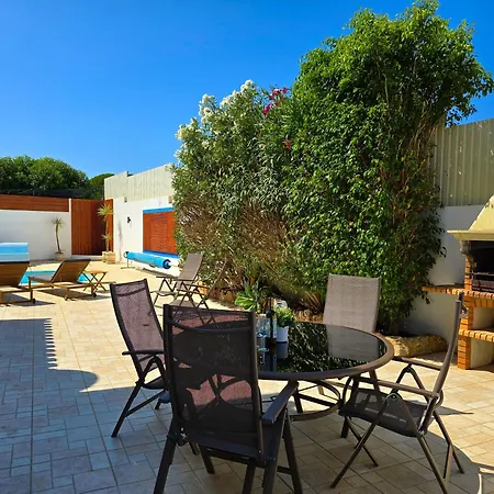 Дом отдыха Casa Caravela - Spacious Villa, Sunny Swimming Pool & Bbq Лагоа