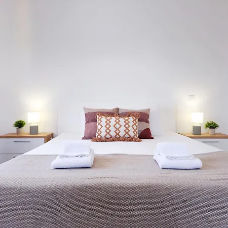 Casa Caravela - Spacious Villa, Sunny Swimming Pool & Bbq