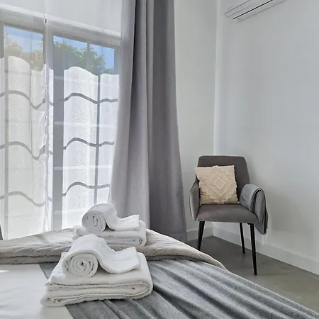 Дом отдыха Casa Caravela - Spacious Villa, Sunny Swimming Pool & Bbq Лагоа