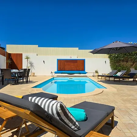 Casa Caravela - Spacious Villa, Sunny Swimming Pool & Bbq *