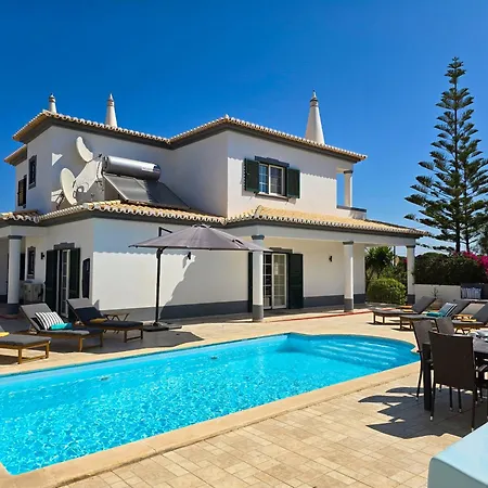 Casa Caravela - Spacious Villa, Sunny Swimming Pool & Bbq