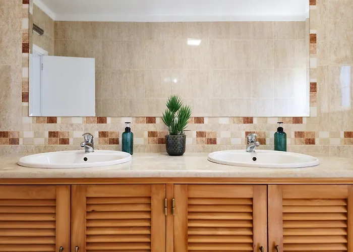 Casa Caravela - Spacious Villa, Sunny Swimming Pool&bbq