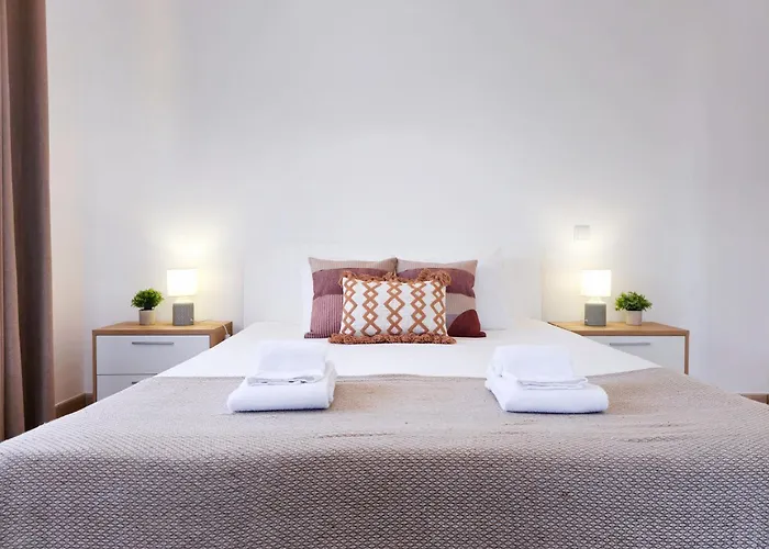 Casa Caravela - Spacious Villa, Sunny Swimming Pool&bbq