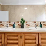 Casa Caravela - Spacious Villa, Sunny Swimming Pool & Bbq