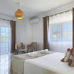 Casa Caravela - Spacious Villa, Sunny Swimming Pool & Bbq
