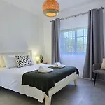 Casa Caravela - Spacious Villa, Sunny Swimming Pool & Bbq *