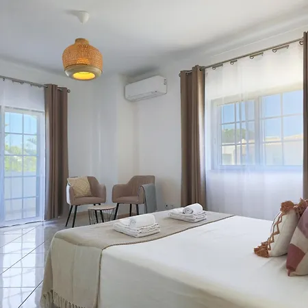 Casa Caravela - Spacious Villa, Sunny Swimming Pool & Bbq