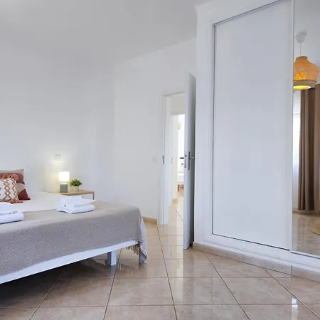 Casa Caravela - Spacious Villa, Sunny Swimming Pool & Bbq