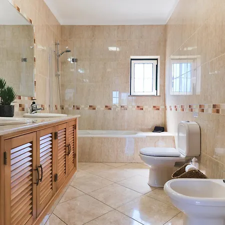 別荘 Casa Caravela - Spacious Villa, Sunny Swimming Pool & Bbq