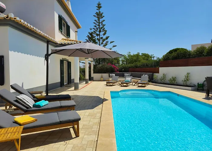Casa Caravela - Spacious Villa, Sunny Swimming Pool & Bbq *