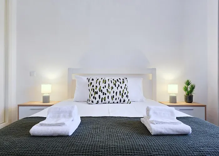 Дом отдыха Casa Caravela - Spacious Villa, Sunny Swimming Pool & Bbq *