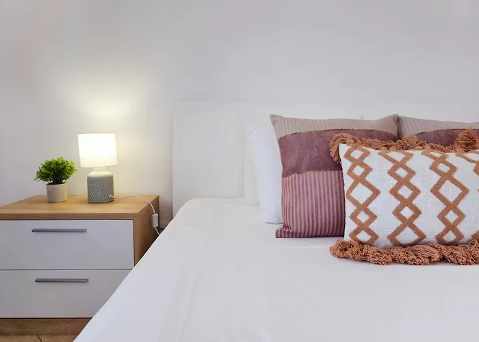 Casa Caravela - Spacious Villa, Sunny Swimming Pool & Bbq