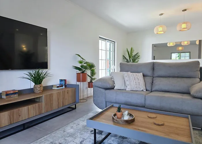 펜션 Casa Caravela - Spacious Villa, Sunny Swimming Pool & Bbq *