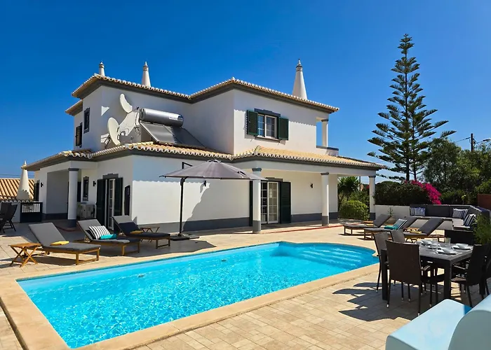 Casa Caravela - Spacious Villa, Sunny Swimming Pool & Bbq