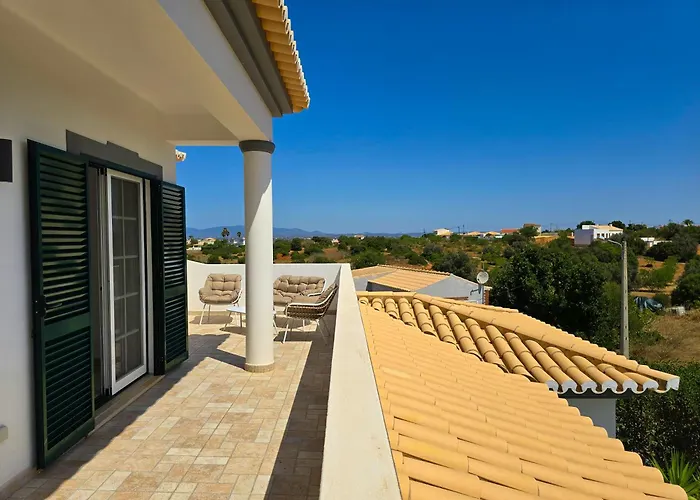 Casa Caravela - Spacious Villa, Sunny Swimming Pool & Bbq